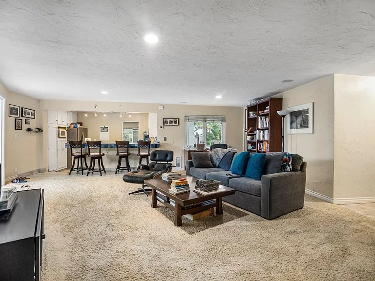 608 N Rios Ave — Photo 25