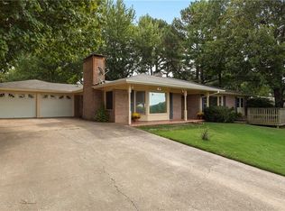 1328 W Ridgeway Dr, Fayetteville, AR 72701