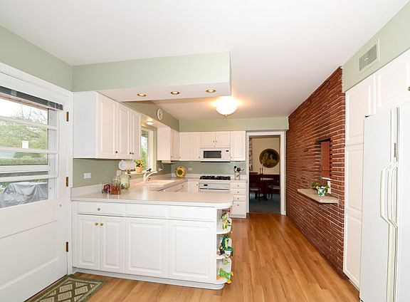 5th image of 910 N Glenayre Dr