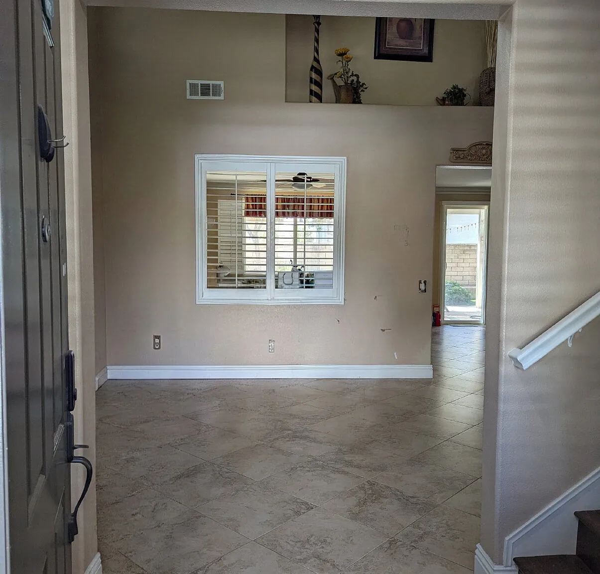 5 bed, 3.0 bath, 2614 sqft, $4,500 — Photo 3