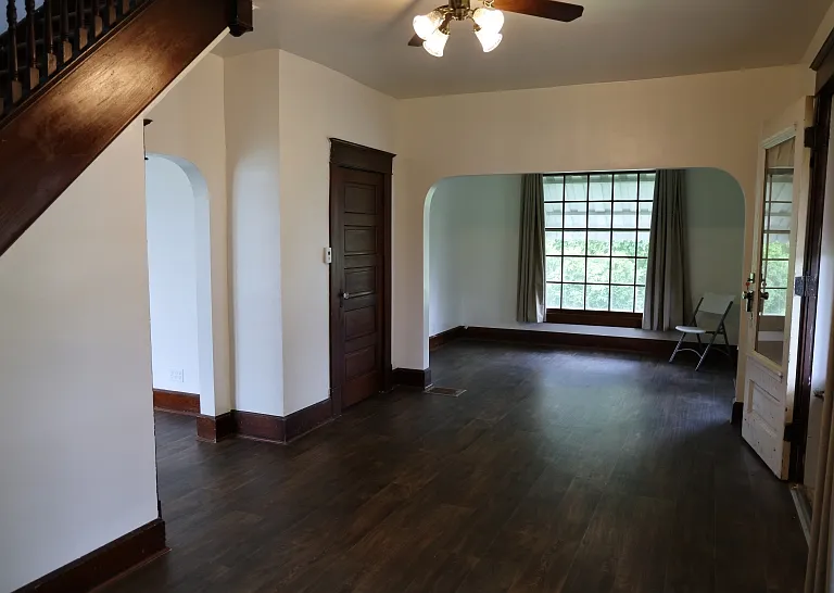 228 N Poplar St — Photo 10