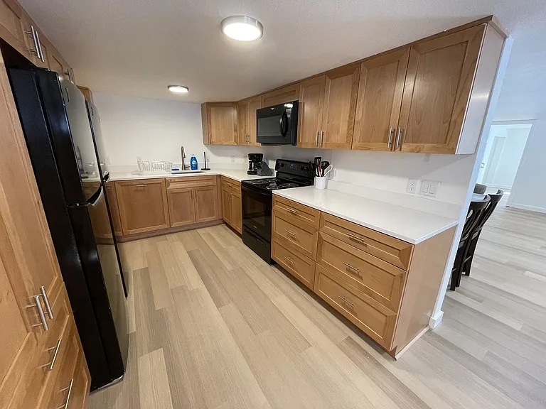 2427 NE 9th Ave #B — Photo 7