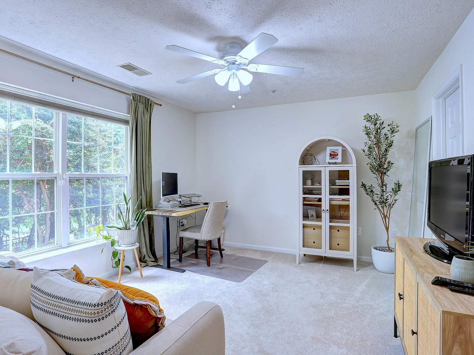 2 bed, 1087 sqft, $2,550 — Photo 4