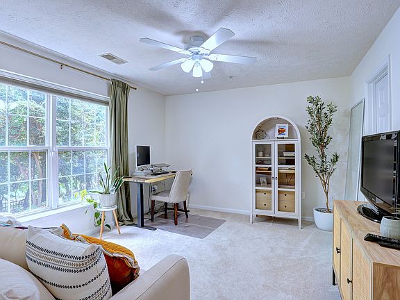4th image of 2056 Quaker Way Unit 1