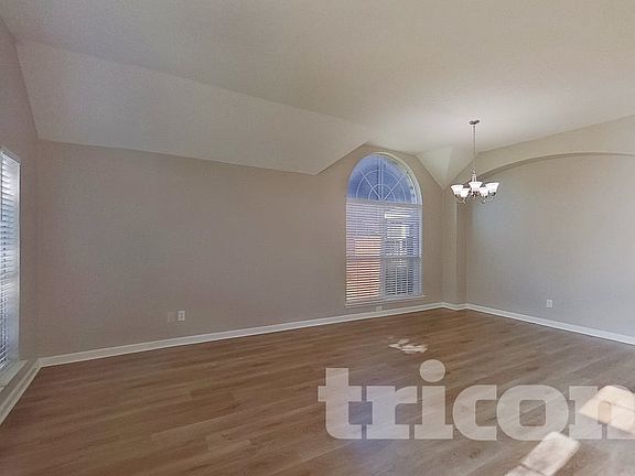 3rd image of 521 Spicewood Dr