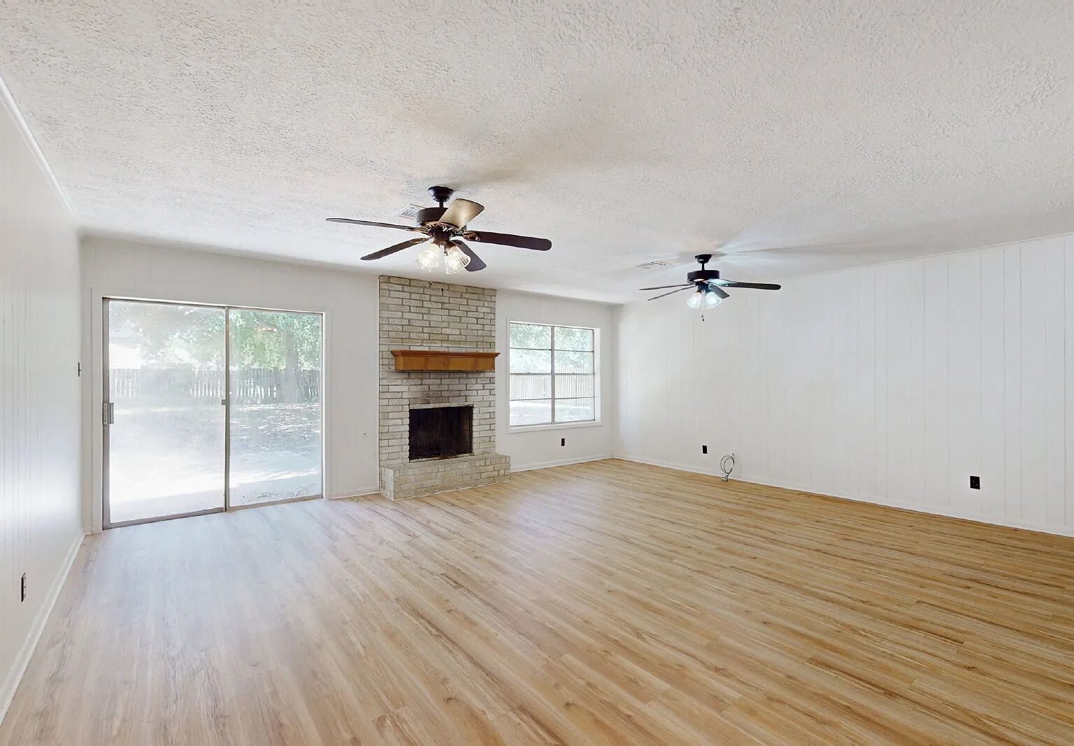 3 bed, 2.0 bath, 1458 sqft, $1,750 — Photo 4