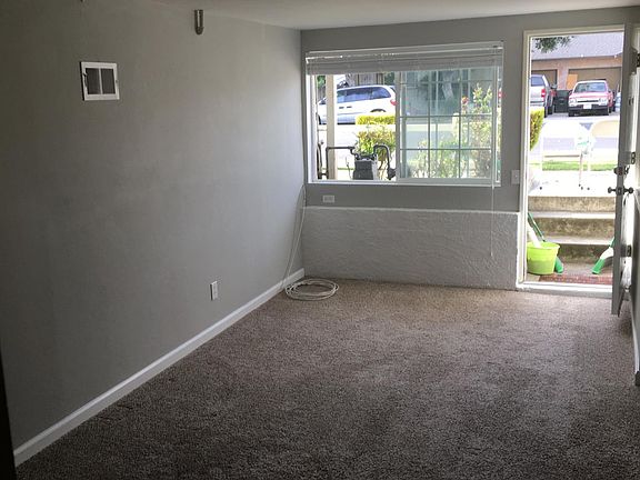 5th image of 492 N Livermore Ave #Studio