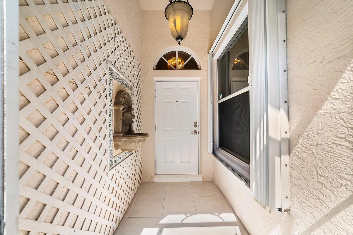 Building Photo - 5021 S La Sedona Cir