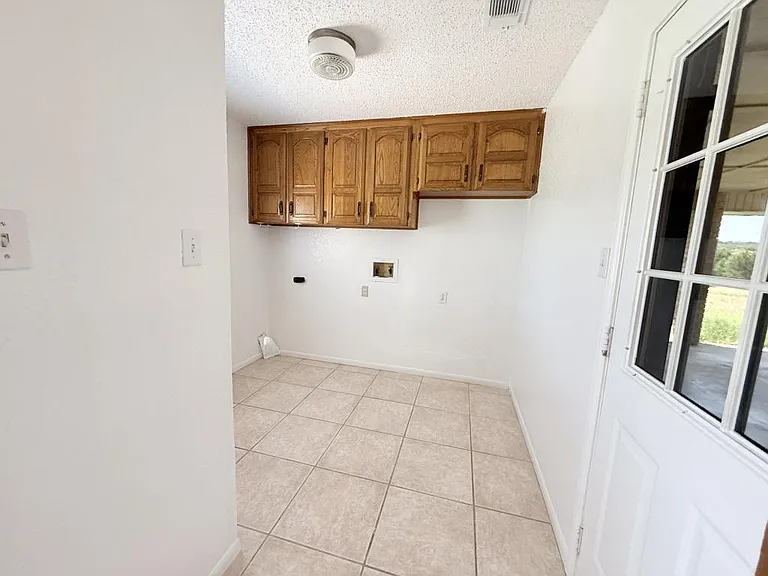 2315 E Highway 190 — Photo 38