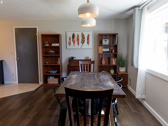4th image of 420 Juniper St