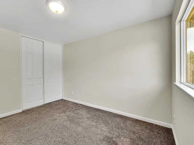 156 Sawyer St — Photo 15