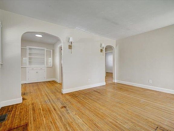 4th image of 1309 E Parrish Ave