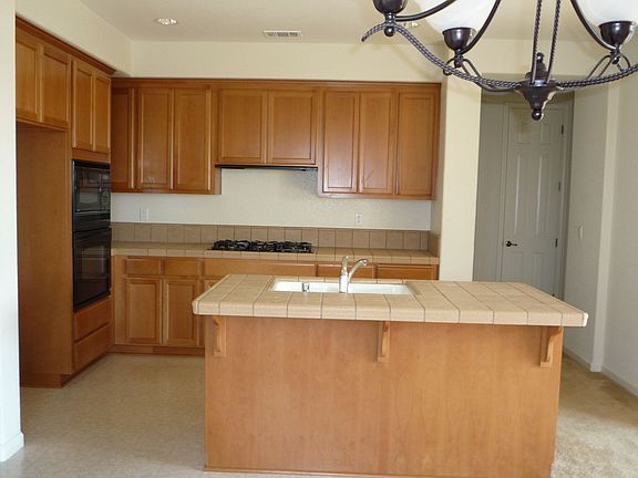 3rd image of 708 Pioneer Ave