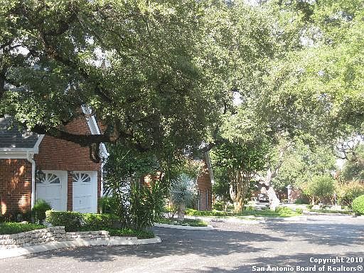 4th image of 27 Jackson Ct #27