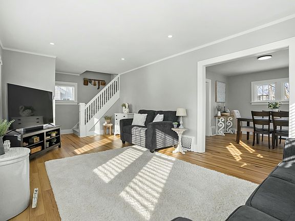 5th image of 414 Creston Ave