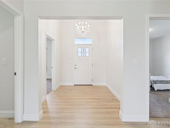 3rd image of 105 Ashford Cir