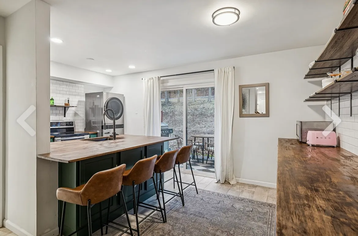 2 bed, 1116 sqft, $1,799 — Photo 3
