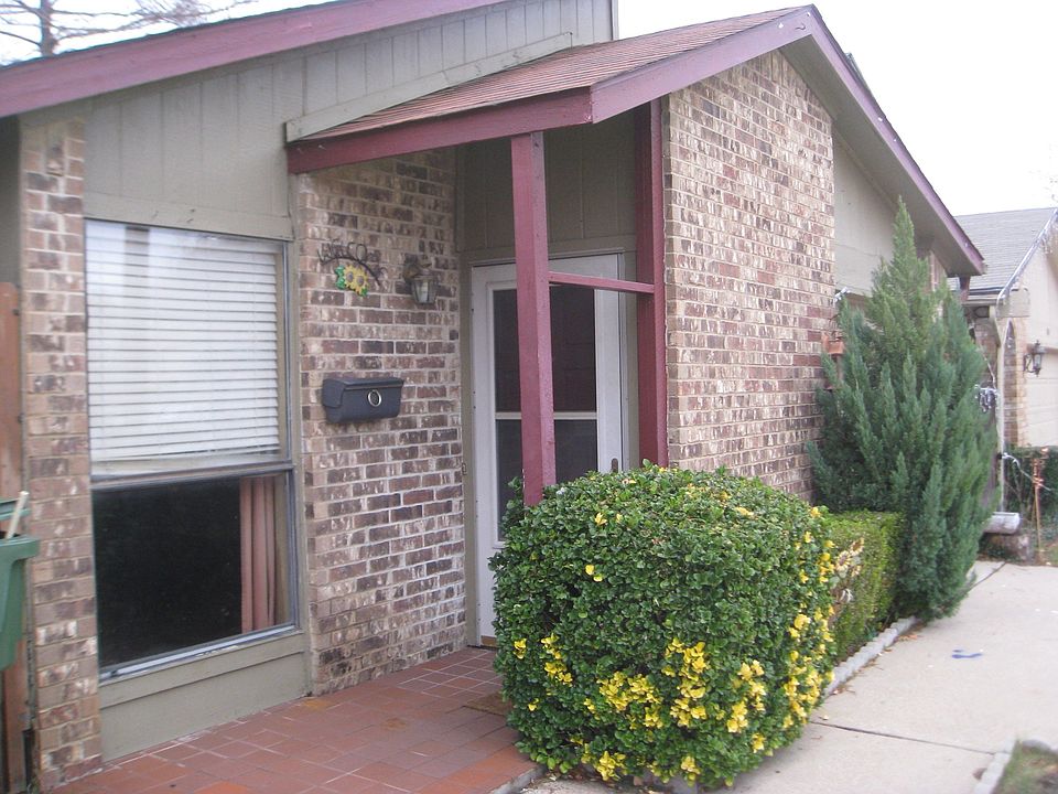 2nd image of 2863 Capella Cir