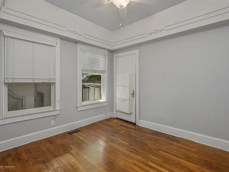 1212 E Kings Hwy — Photo 27