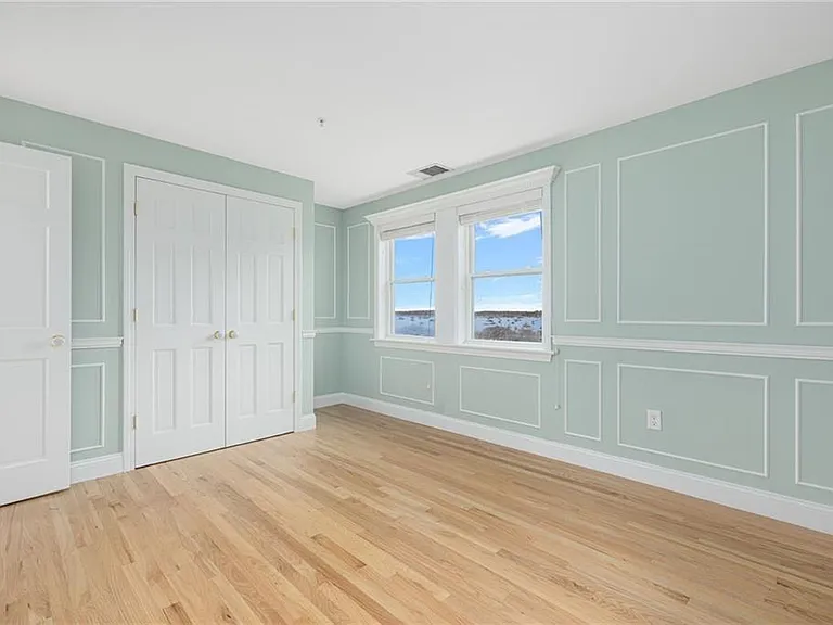 53 Conanicus Ave #3A — Photo 16