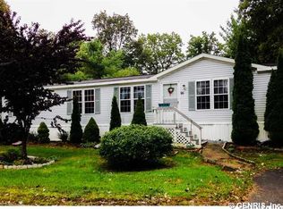 95 Northrup Ln, Farmington, NY 14425