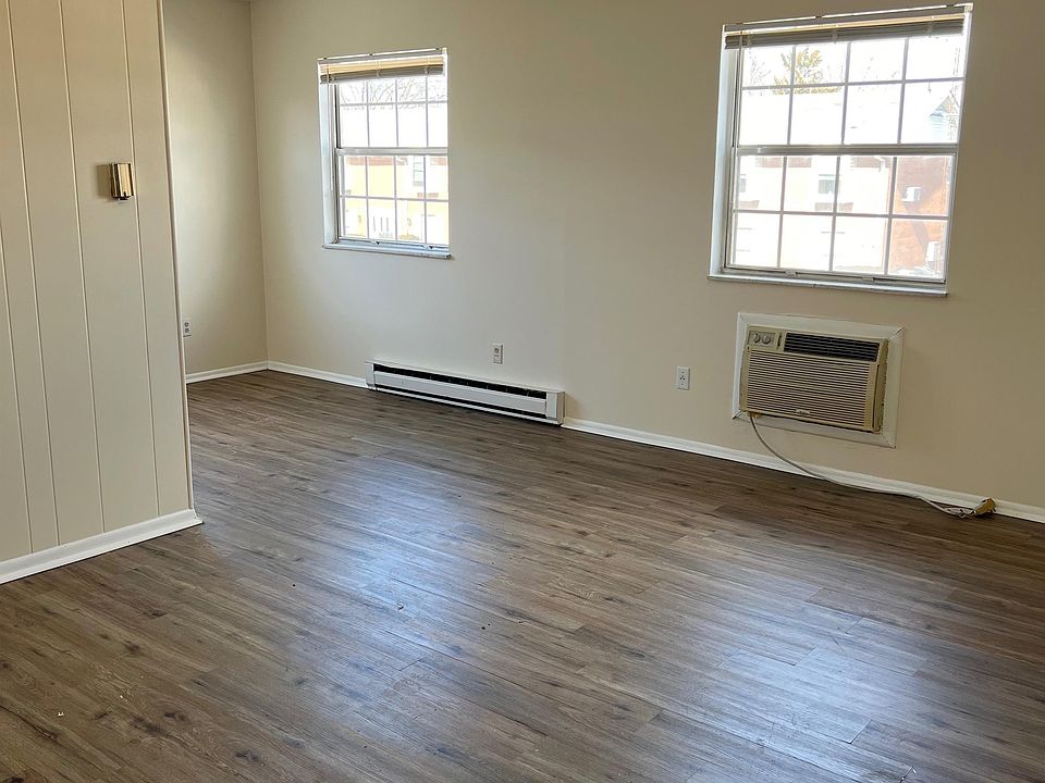 1st image of 834 Continental Ct #8