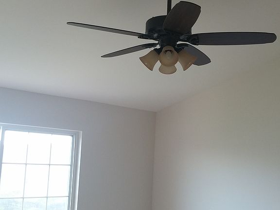 5th image of 335 Robin Glen Ln