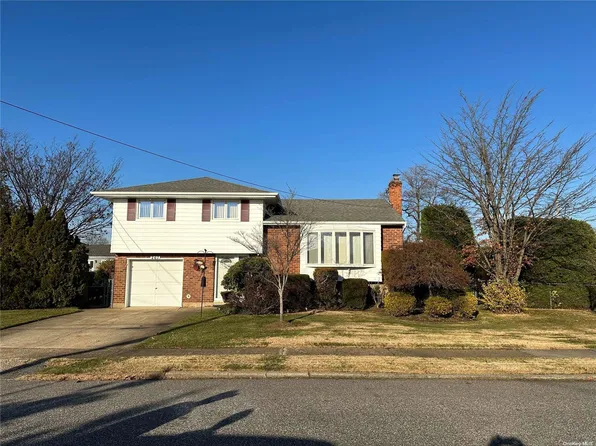 267 Aster Street, Massapequa Park, NY 11762