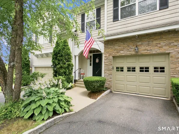 28 Woodcrest Lane #28, Danbury, CT 06810