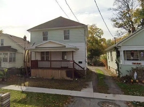42 Russell Ave, Saint Catharines, ON L2R 1V5