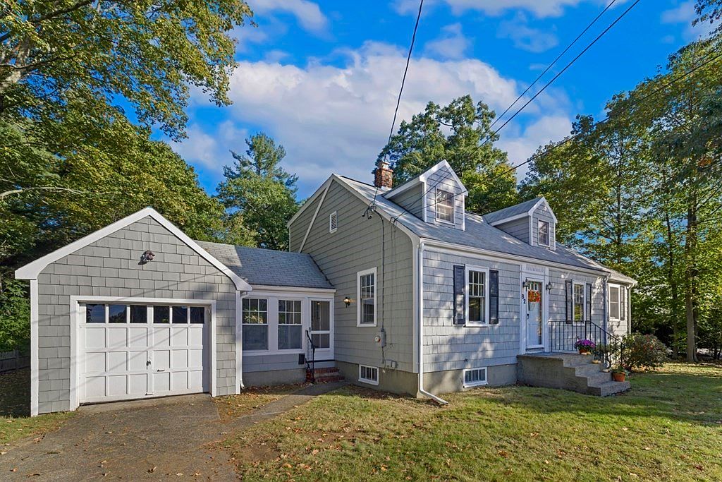 82 Spring St, Stoneham, MA 02180 Zillow