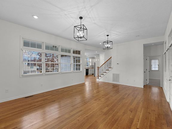 5th image of 140 Bogey Loop