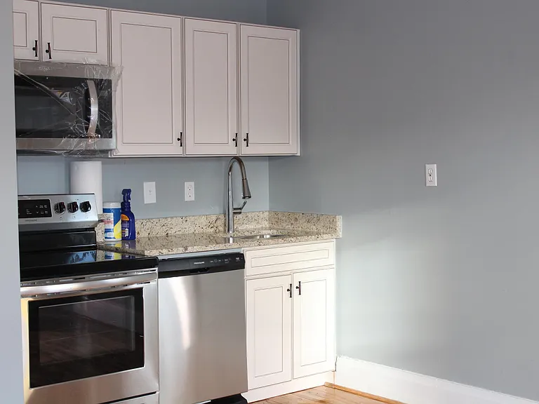 423 Price Ave — Photo 1