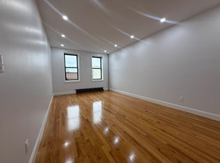 3405 34th St APT 3, Astoria, NY 11106