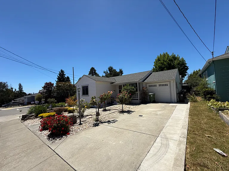 19227 Vaughn Ave — Photo 3