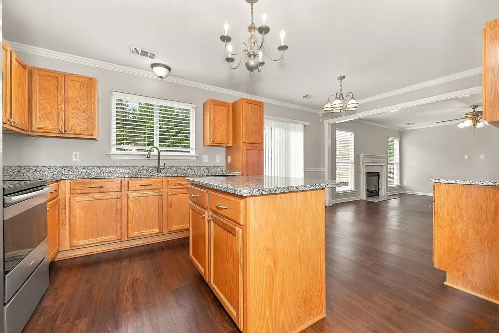 3 bed, 2.5 bath, 2096 sqft, $2,555 — Photo 4