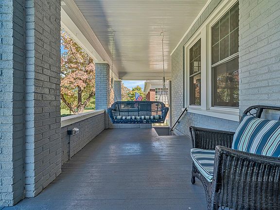4th image of 1726 Maiden Ln SW