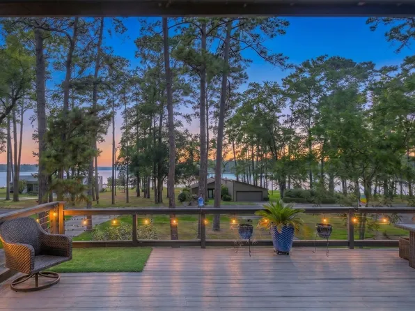 15696 Lakeway Dr, Willis, TX 77318