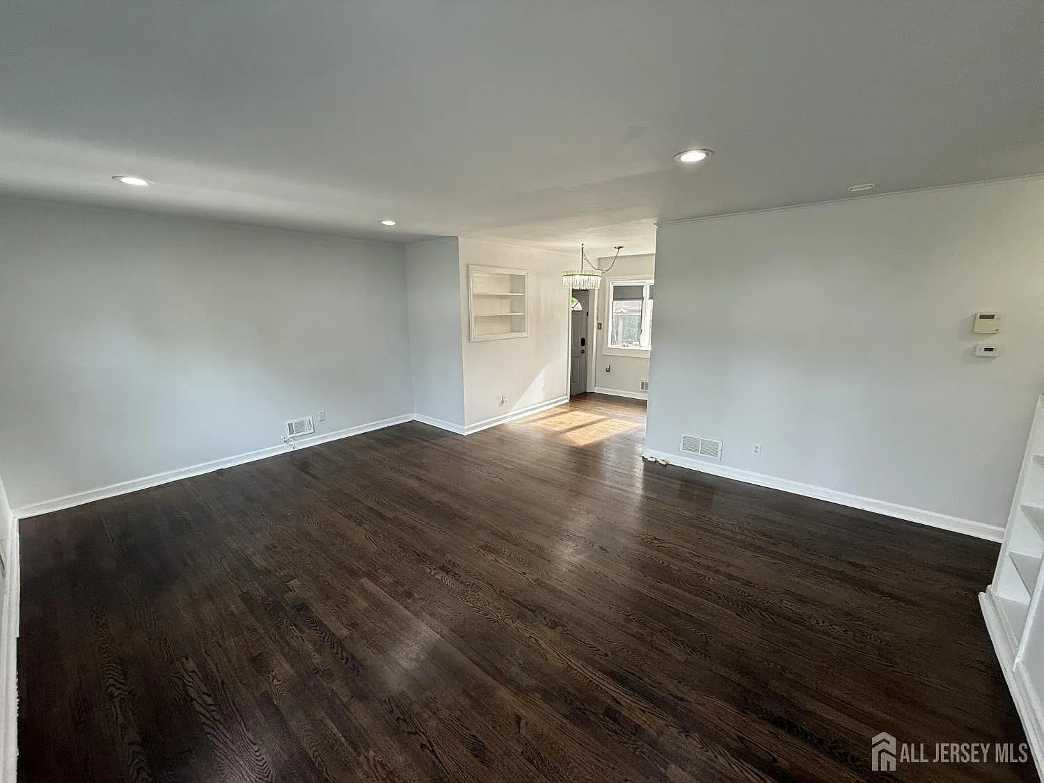3 bed, 2.0 bath, 1104 sqft, $4,000 — Photo 2