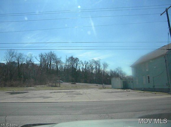 1st image of 912 Avery St