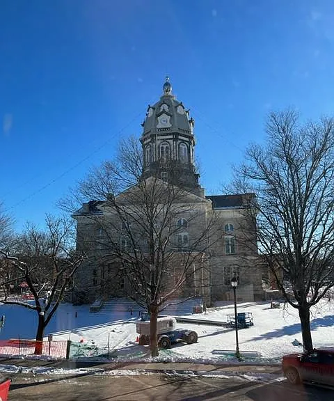 59 1/2 E Jefferson St — Photo 4