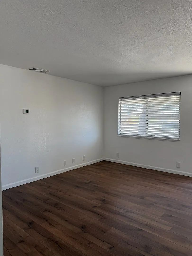 127 S. Gateway Blvd. — Photo 2