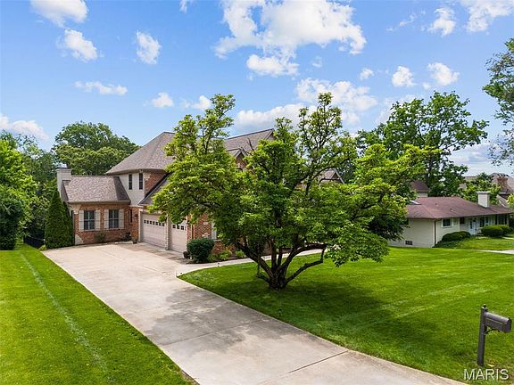 3rd image of 2 Romany Park Ln