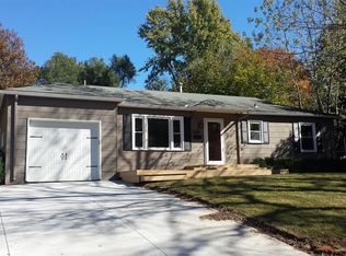 8015 Reeds Rd, Prairie Village, KS 66208