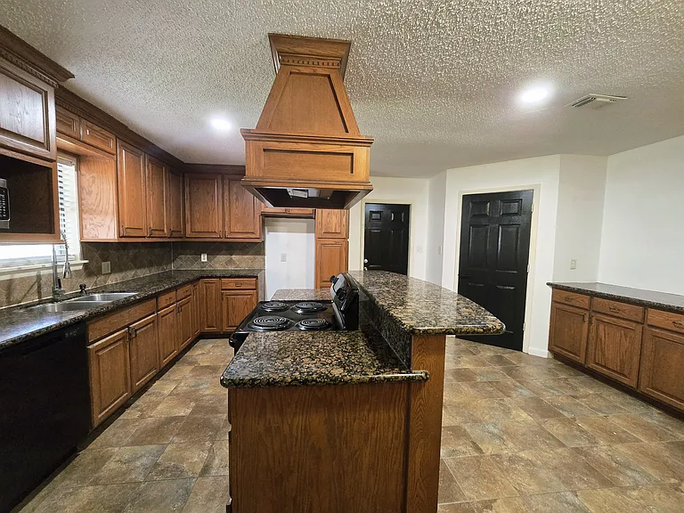 2215 Gontier Dr — Photo 2
