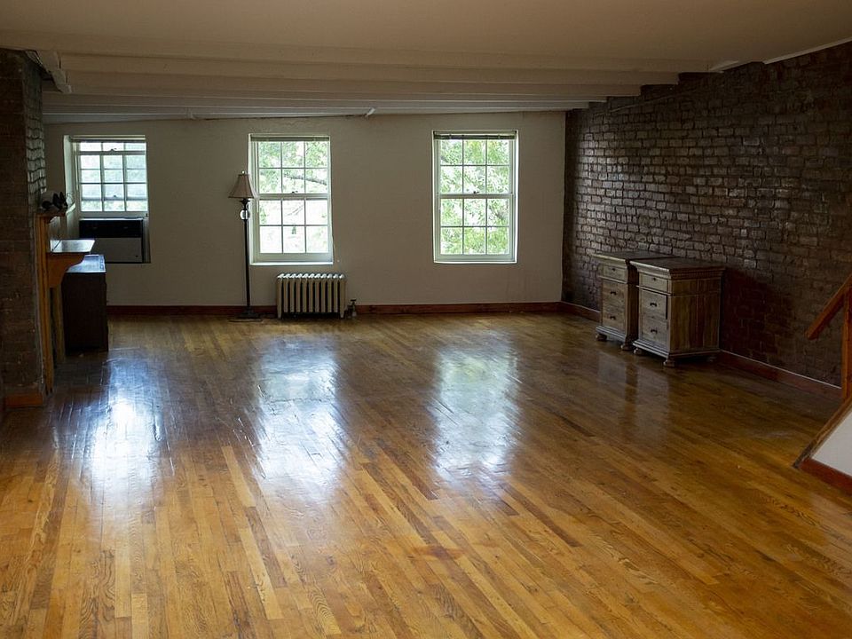 1st image of 547 Hudson St APT 3