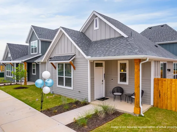 10122 Conover Commons Cir, Fort Worth, TX 76108