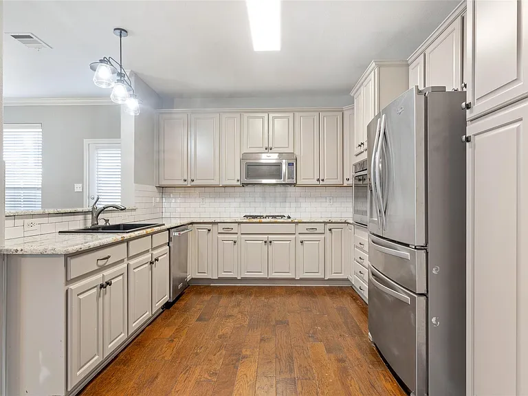 504 Connemara Ct — Photo 9