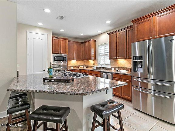 5th image of 241 ROYAL LAKE Drive