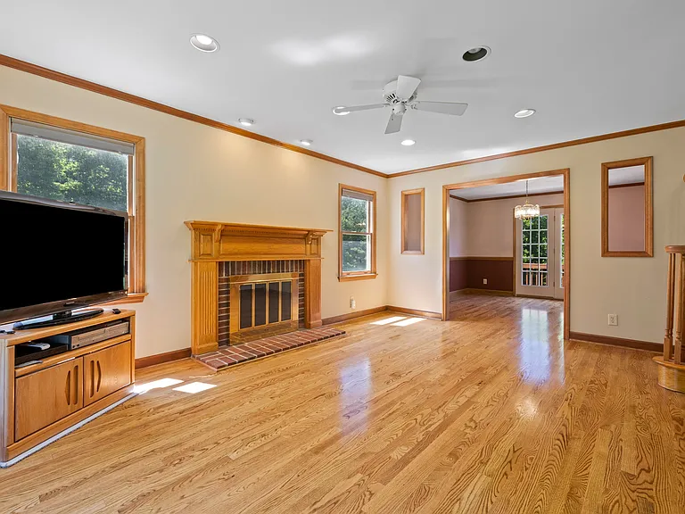 3010 Eaker Dr — Photo 28